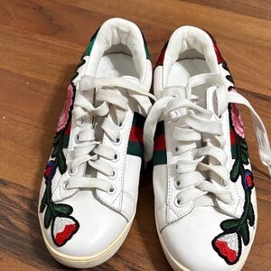 Gucci White Sneakers with Floral Embroidery
